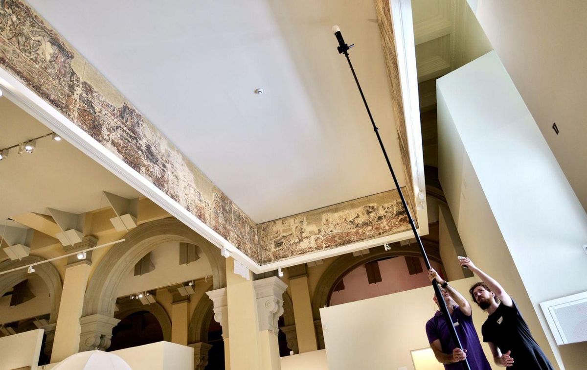 Els tècnics d’Aragó entren al MNAC per analitzar les pintures Els tècnics d’Aragó entren al MNAC per analitzar les pintures