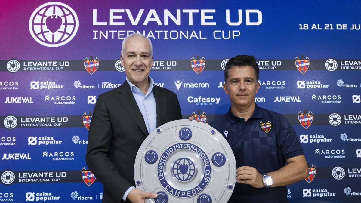 Sánchez y Pastor en la presentación