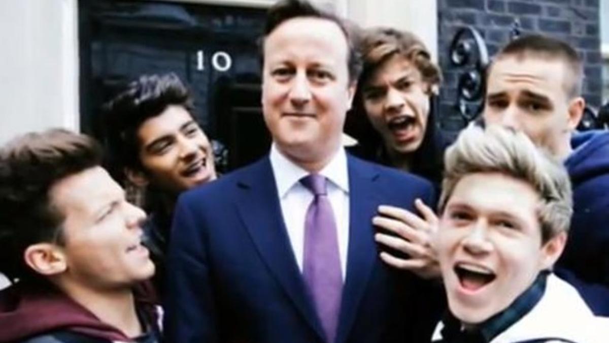 David Cameron hace un cameo solidario con One Direction