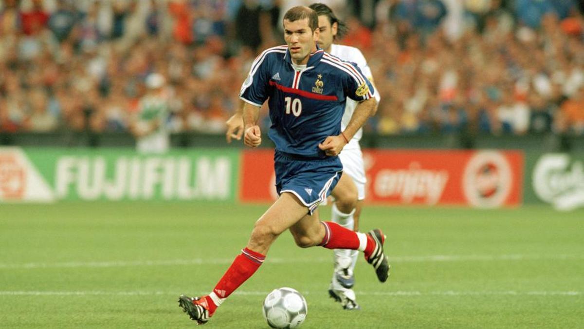 Zinedine Zidane fue elegido como mejor jugador de la Eurocopa 2000