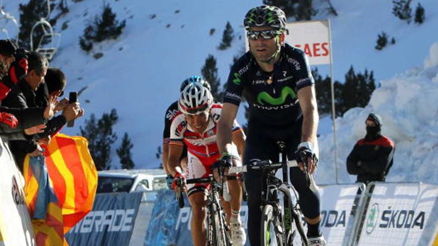 Valverde finalitzant la tercera etapa de la Volta Ciclista a Catalunya