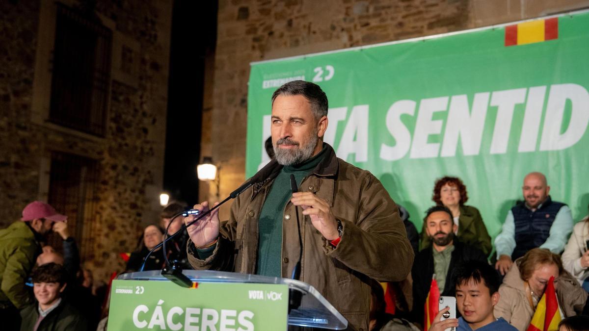 El presidente de Vox, Santiago Abascal, en el acto electoral de apertura de campaña del 21D en Cáceres