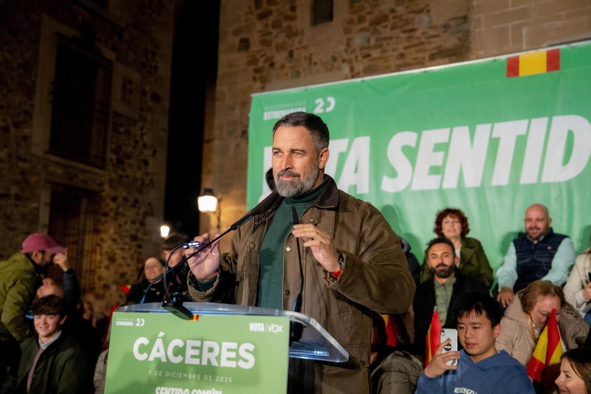 El presidente de Vox, Santiago Abascal, en el acto electoral de apertura de campaña del 21D en Cáceres