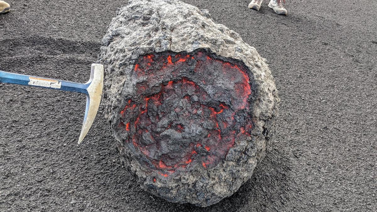 Una bomba de lava recorre miles de metros hasta frenarse en La Palma