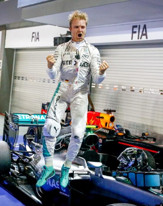 Un Rosberg pletórico salía así de su monoplaza tras vencer en Singapur. Ricciardo fue segundo y Hamilton cerró el podio.
