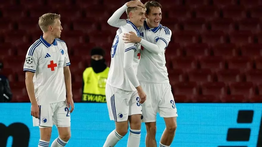 Dadason deja en silencio al Camp Nou tras anotar el primer gol al inicio de partido