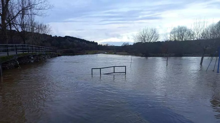 VÍDEO | Los ríos de Aliste crecen con el deshielo y la lluvia