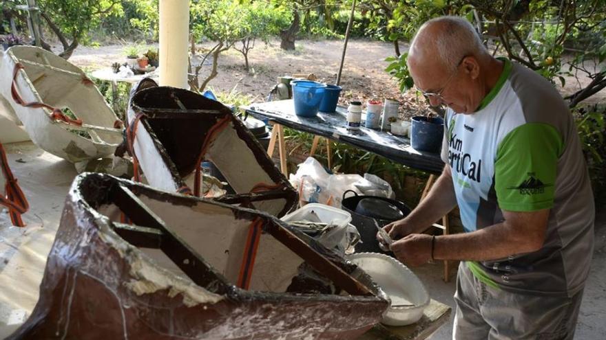 Pepe Navarro, restaurando uno de los &quot;cavallets&quot;