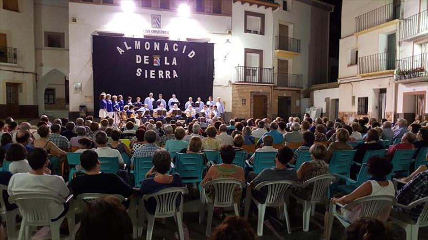 Las voces del grupo Al son de Algairén brillan en Almonacid