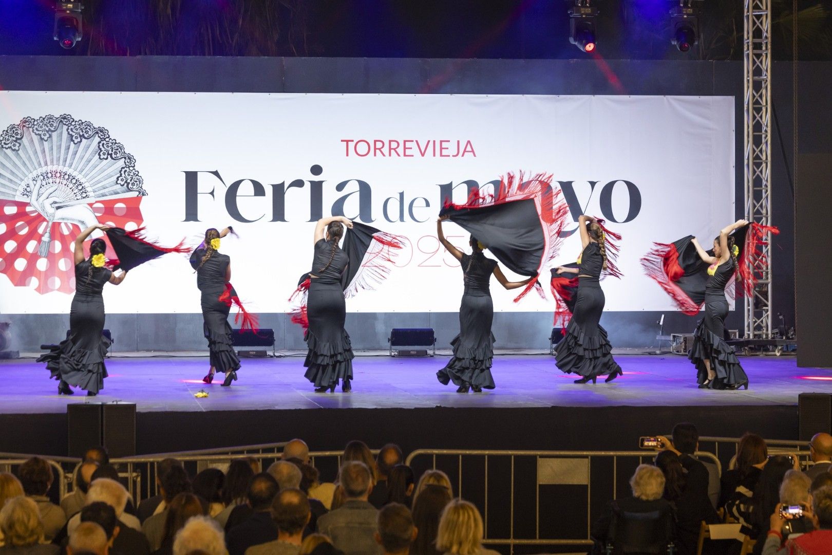 Por sevillanas en la Feria de Mayo de Torrevieja 2025