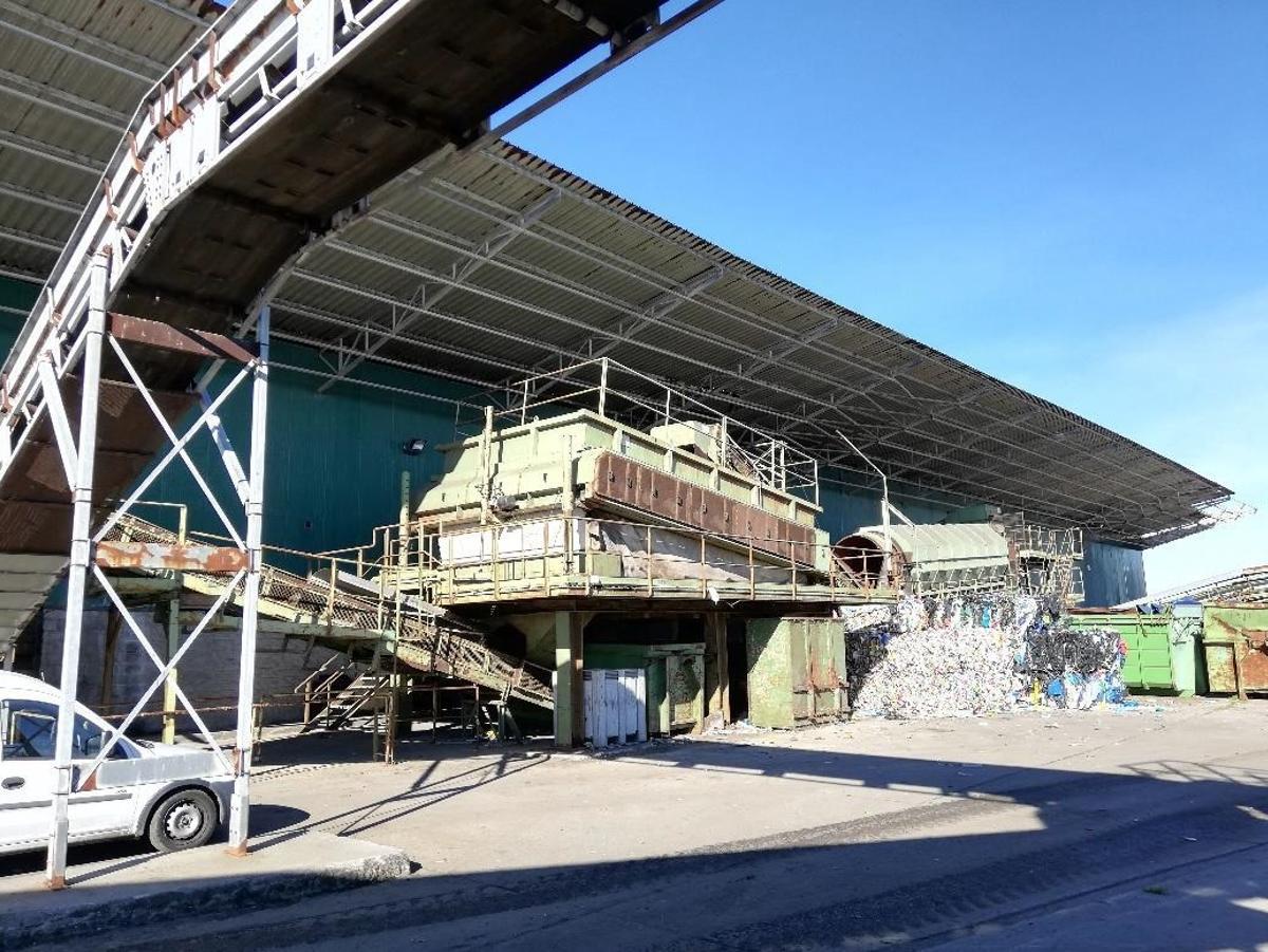 Nave de reciclaje de la planta de Nostián, cuya ampliación se realizó sin proyecto aprobado.