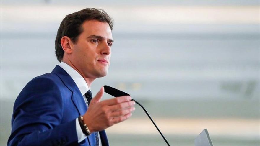 Rivera promete una nueva asignatura que se llamará Constitución española