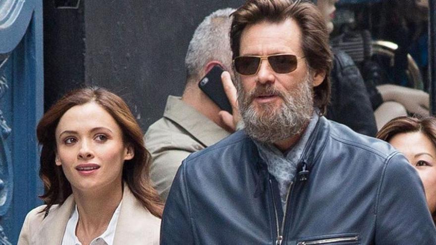 La exnovia de Jim Carrey le acusa de introducirle en la cocaína y la prostitución