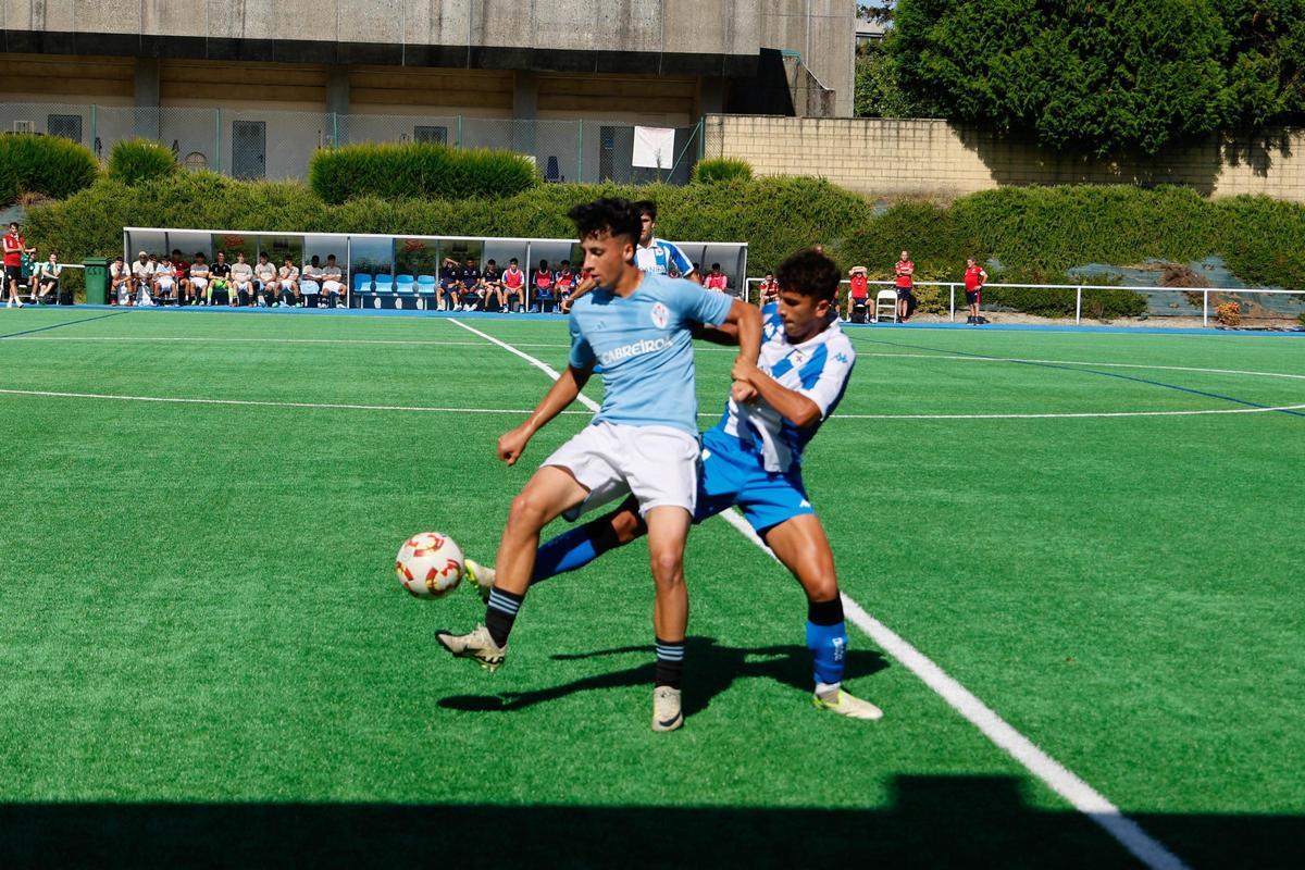 Lance de un partido entre Celta y Dépor en Santa Isabel.