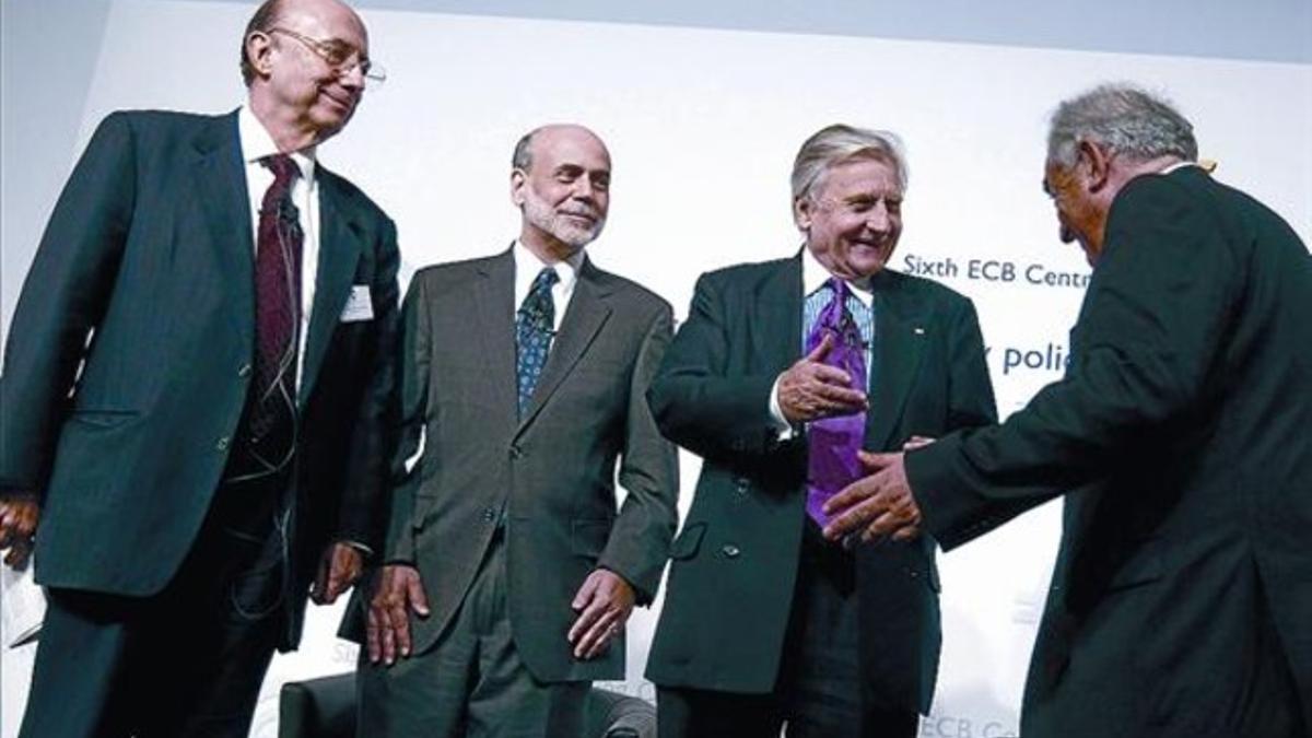 Henrique Mereilles, Ben Bernanke, Jean-Claude Trichet y Dominique Strauss-Kahn, ayer en Fráncfort.