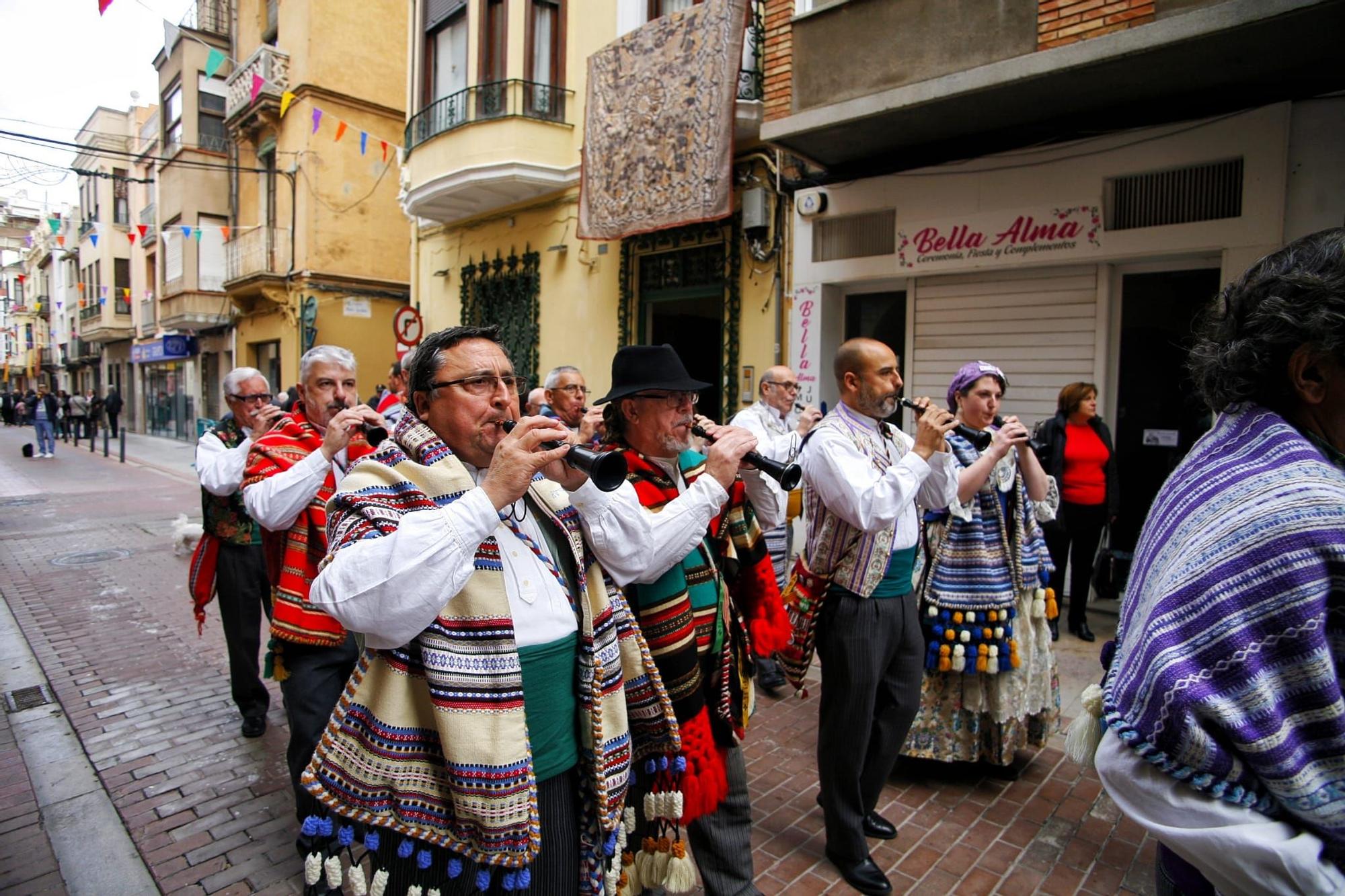 Galería: El Carrer d'Amunt se engalana para honrar a Sant Nicolau