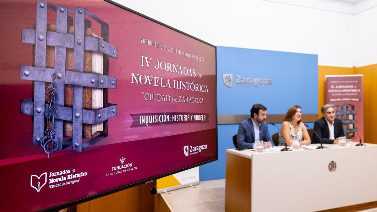 Presentación de las IV Jornadas de Novela Histórica, este jueves, en el Ayuntamiento de Zaragoza.