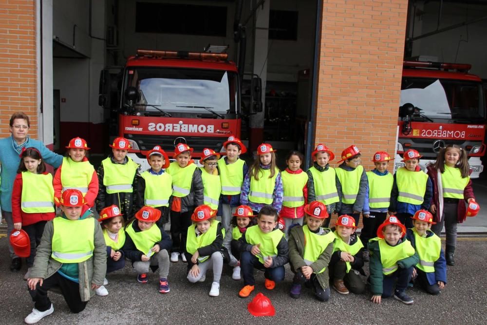 Visita del colegio Fozaneldi a los bomberos.