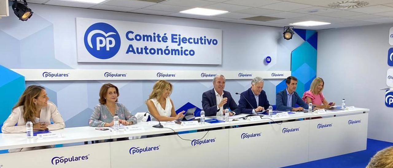 Navarro, Buj, Alós, Azcón, López, Navarro y Vaquero, en el Comité Ejecutivo Autonómico del PP.