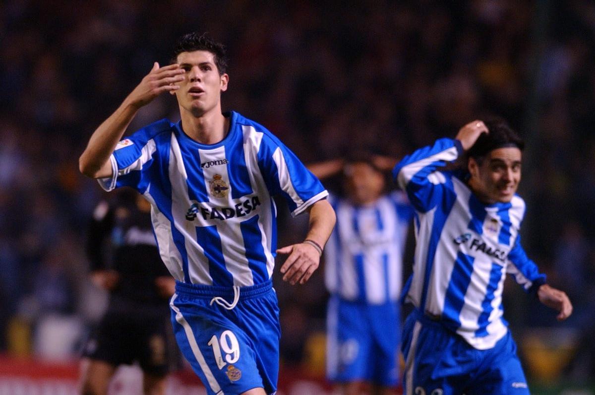 Luque celebra su gol de chilena al Málaga