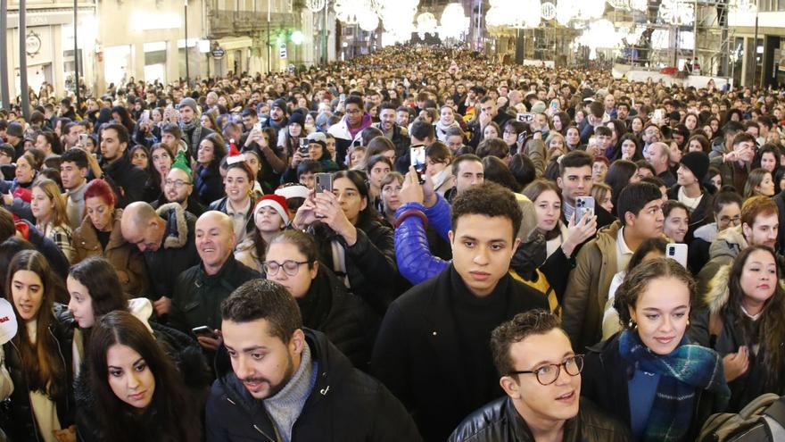 Las luces navideñas llevan al 90% la ocupación en la Constitución a la espera del encendido