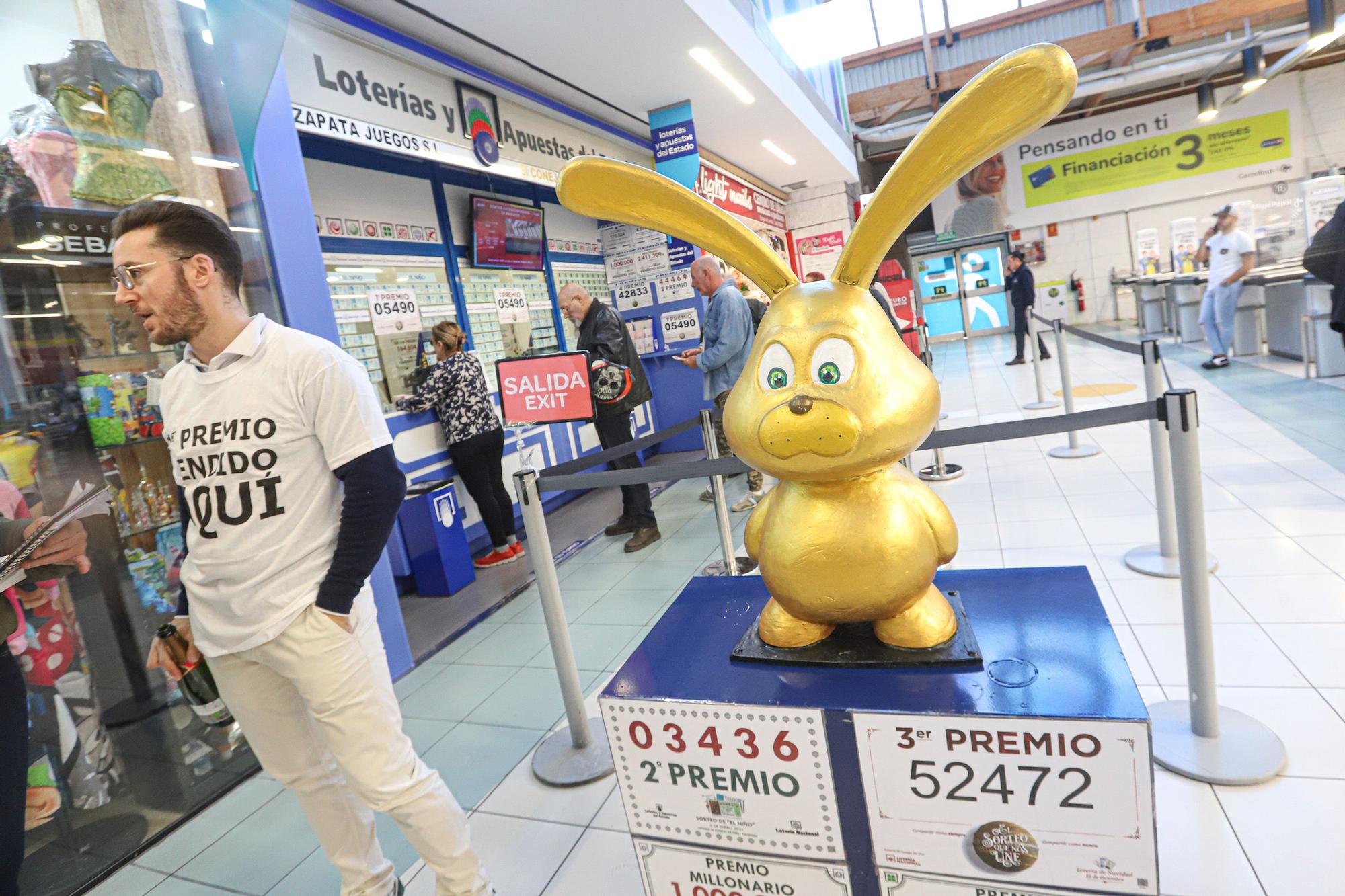 Así celebran en "El conejo de oro" el Gordo en Torrevieja