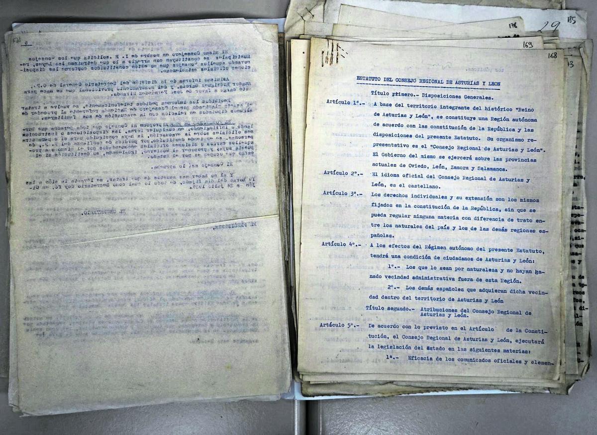 "Estatuto del Consejo Regional de Asturias y León" es el título del valioso documento que ha sacado a la luz un grupo de investigadores denominado "La Trókola" en el Archivo General Militar de Ávila.