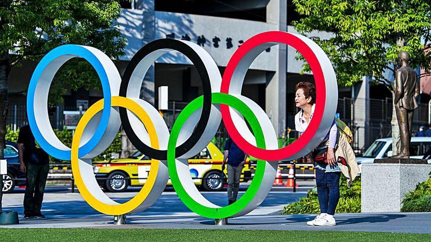 Los anillos olímpicos en la ciudad de Tokio. |  // AGENCIAS