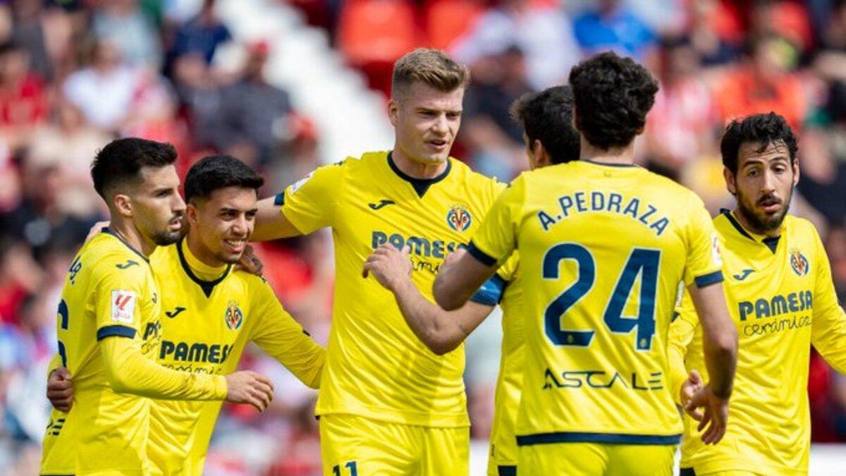 Los jugadores del Villarreal celebrando un tanto ante el Rayo