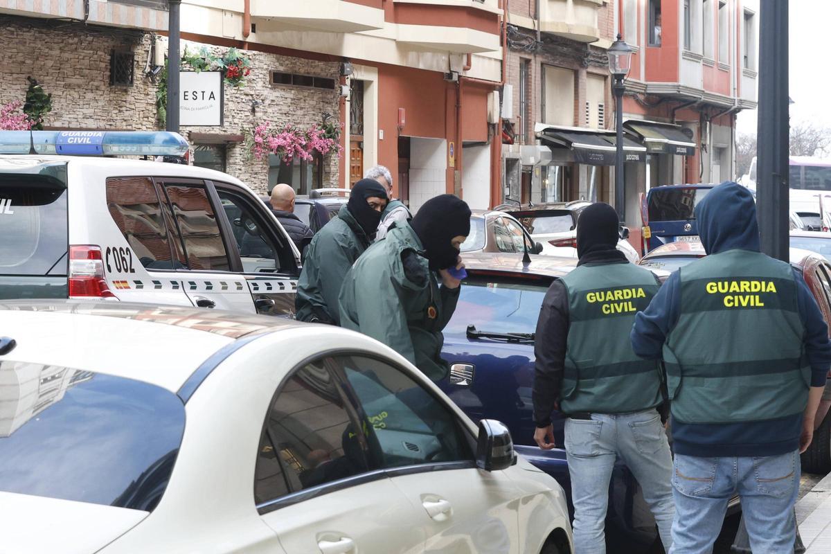 El operativo en Gijón para detener a los autores del asesinato a tiros de Emiliano "el panameño", en imágenes El operativo en Gijón para detener a los autores del asesinato a tiros de Emiliano "el panameño", en imágenes