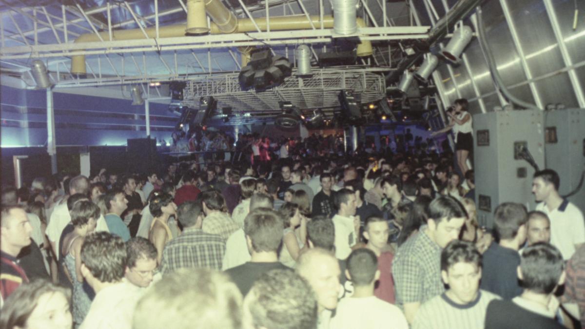 Discoteca Bananas en los 90. ¿Conoces a alguien?