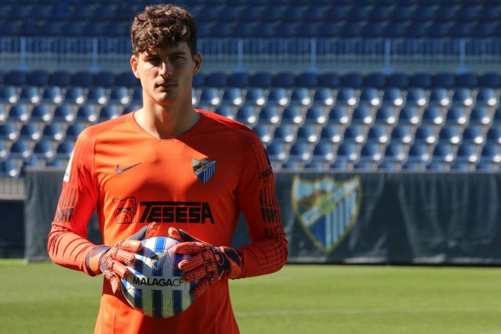 El lateral zurdo y el guardameta, presentados como nuevos jugadores del Málaga CF procedentes del SD Huesca