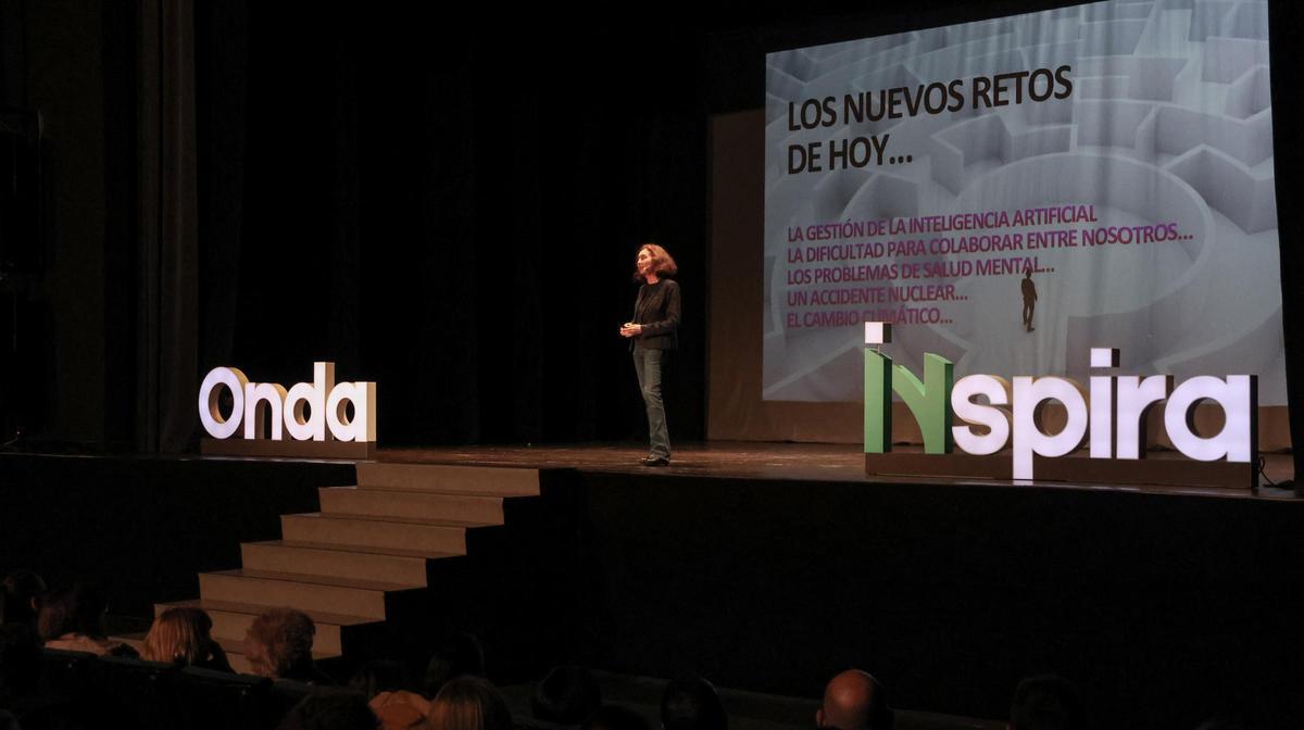 Otra foto de la conferencia de Elsa Punset.