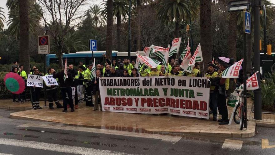 Imagen de la concentración, que tuvo lugar ayer en el Ayuntamiento.