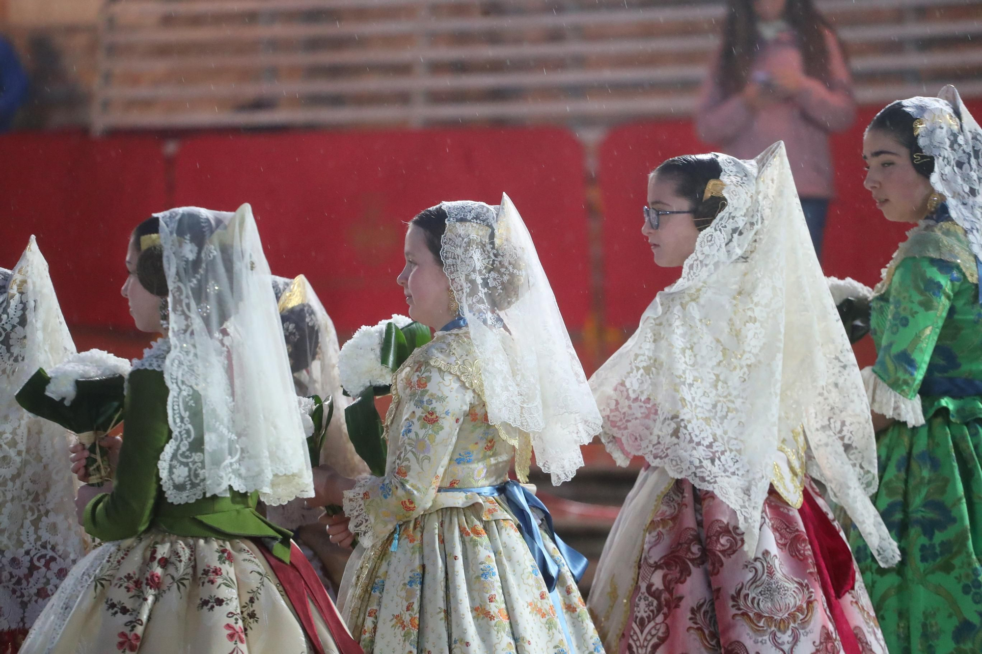 Búscate en el primer día de ofrenda por la calle de la Paz (entre las 19:00 a las 20:00 horas)