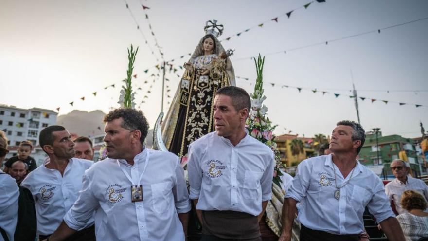 Un momento de la procesión de la Virgen del Carmen. | | E.D.