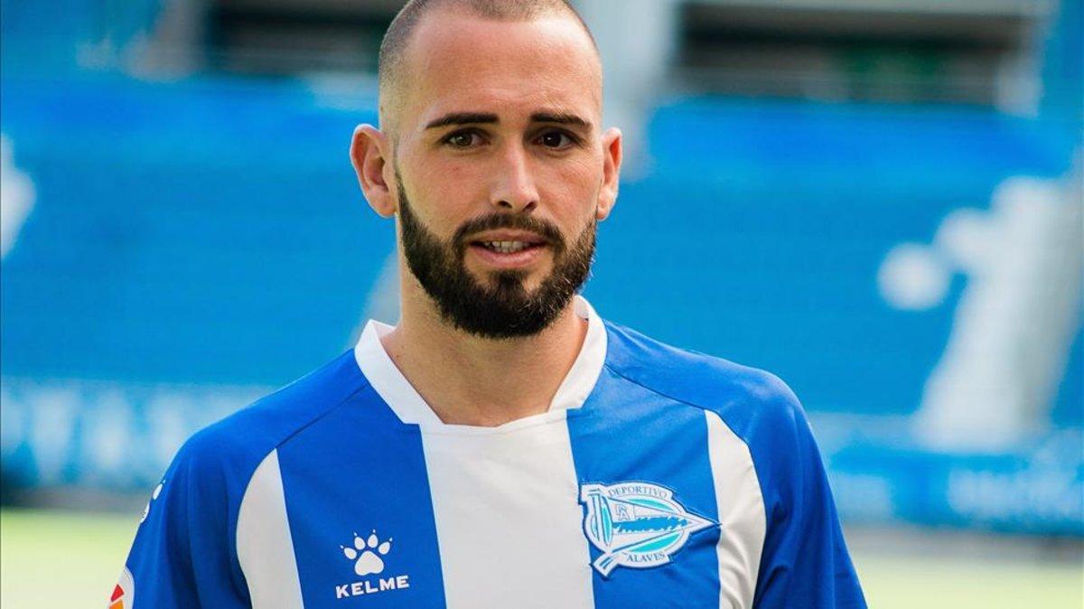 Aleix Vidal en su presentación como nuevo jugador del Alavés