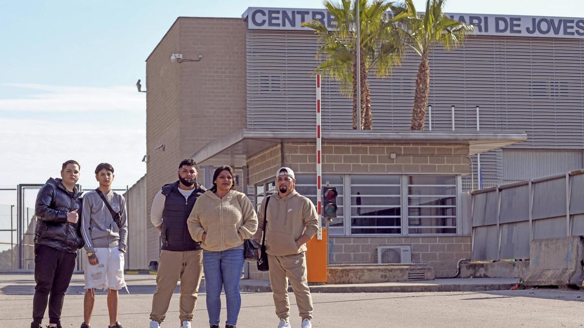 Visitas a familiares presos en la cárcel de Quatre Camins