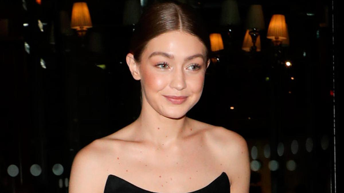 El 'total black' de Gigi Hadid para una noche parisina