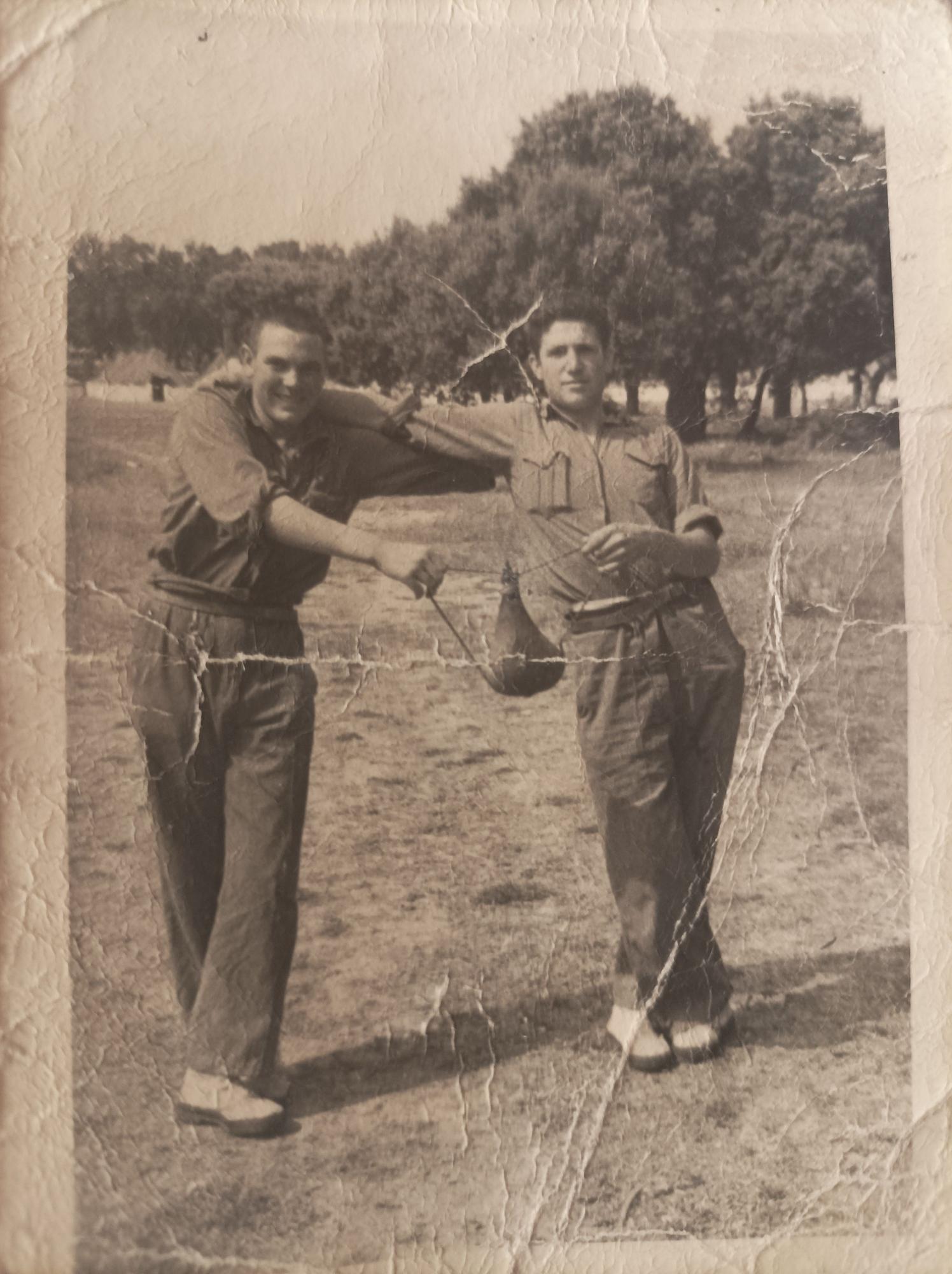 Adolfo Pascual (derecha) con su compañero Esteban Pérez (ya fallecido) en Monte la Reina