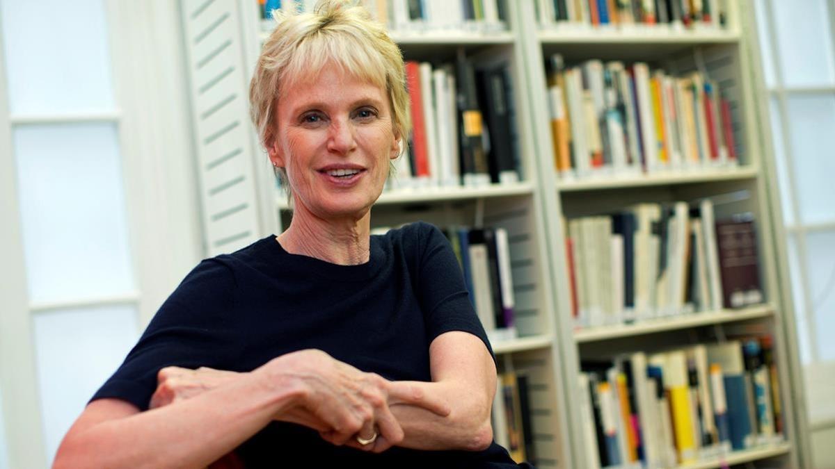 GRAF6275  LONDRES (REINO UNIDO)  22 05 2019 - La escritora estadounidense Siri Hustvedt posa durante una rueda de prensa  este miercoles  en el Instituto Cervantes de Londres  en Reino Unido  tras ser galardonada hoy con el Premio Princesa de Asturias de las Letras  EFE  Isabel Infantes