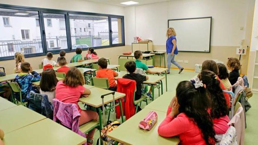 El curso empezó con 924 docentes menos, denuncian los sindicatos de la enseñanza