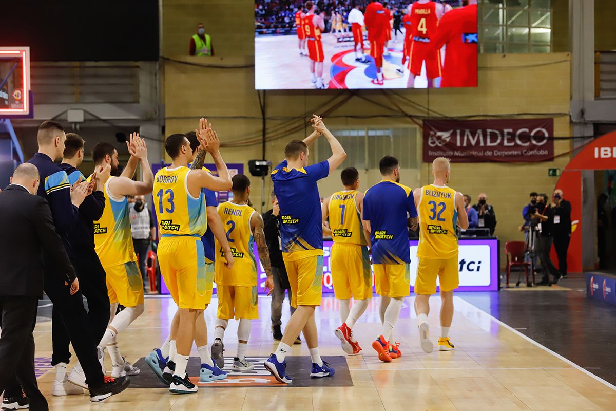 Las imágenes del partido de baloncesto España-Ucrania en Vista Alegre