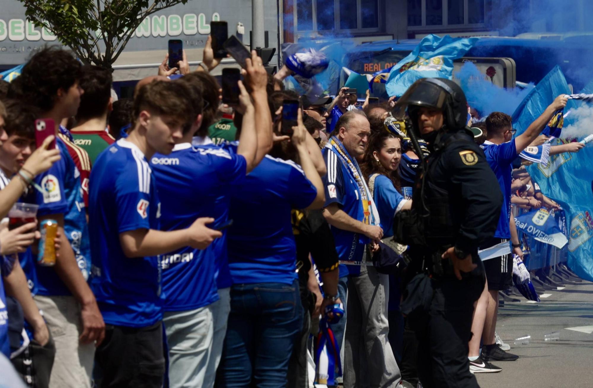 EN IMÁGENES: Ambientazo en la valiosa victoria del Oviedo contra el Zaragoza