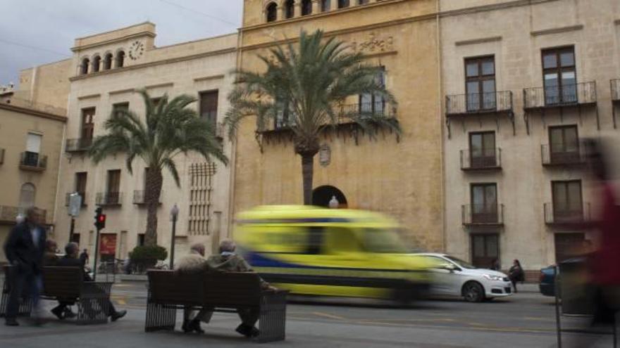 Panorámica del Ayuntamiento de Elche.