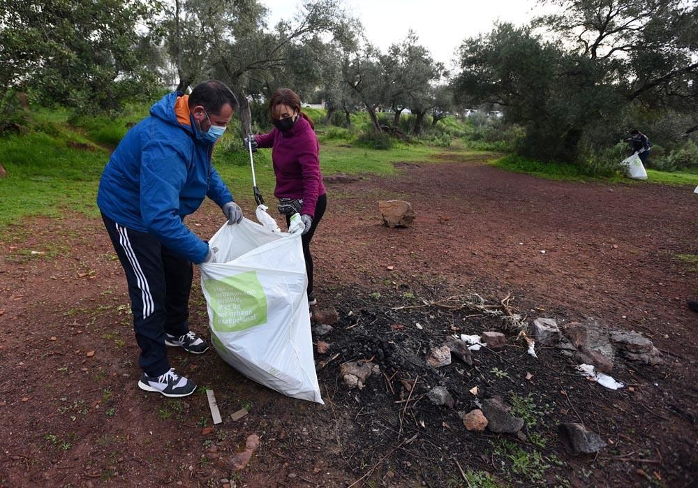 Patrullas medioambientales de voluntarios y Sadeco limpian el Patriarca