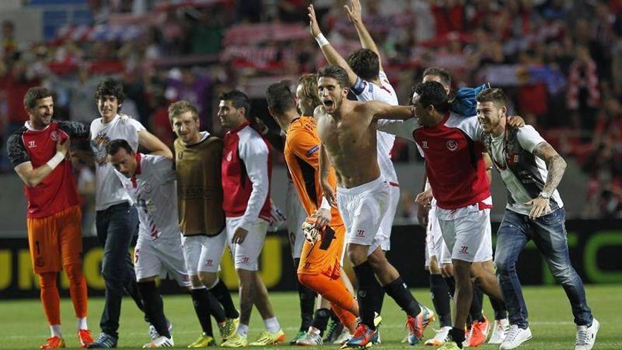 El Sevilla se da un festín y pasa a semifinales ante desconocido Oporto (4-1)