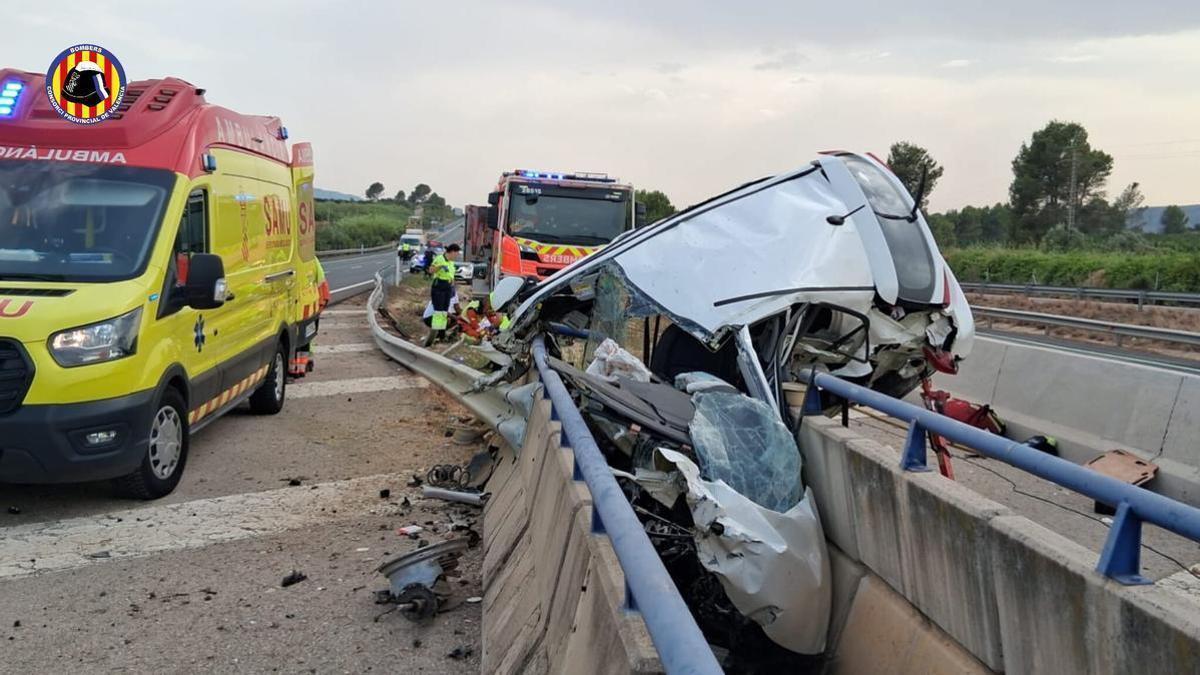 El coche siniestrado en la A-35.