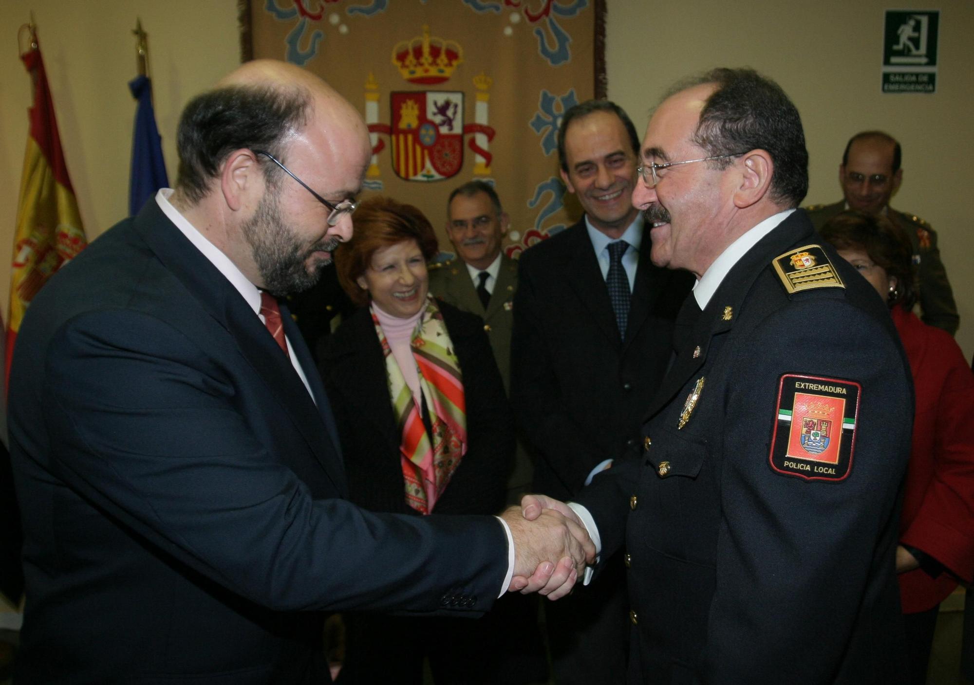 Momentos de la vida profesional del exjefe de la Policía Local de Cáceres