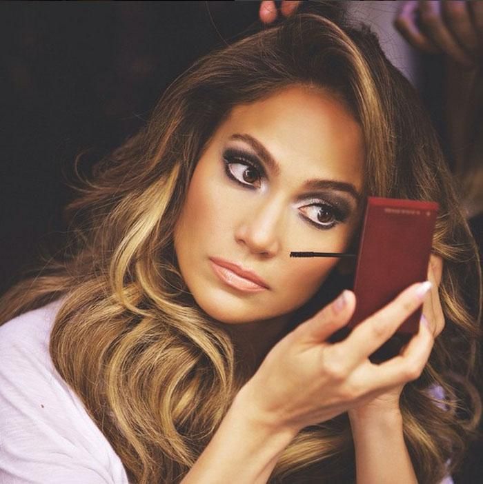 9 famosas con o sin maquillaje